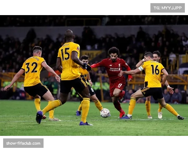 狼队对阵利物浦一役 翼卫体系深度回防构筑坚固屏障